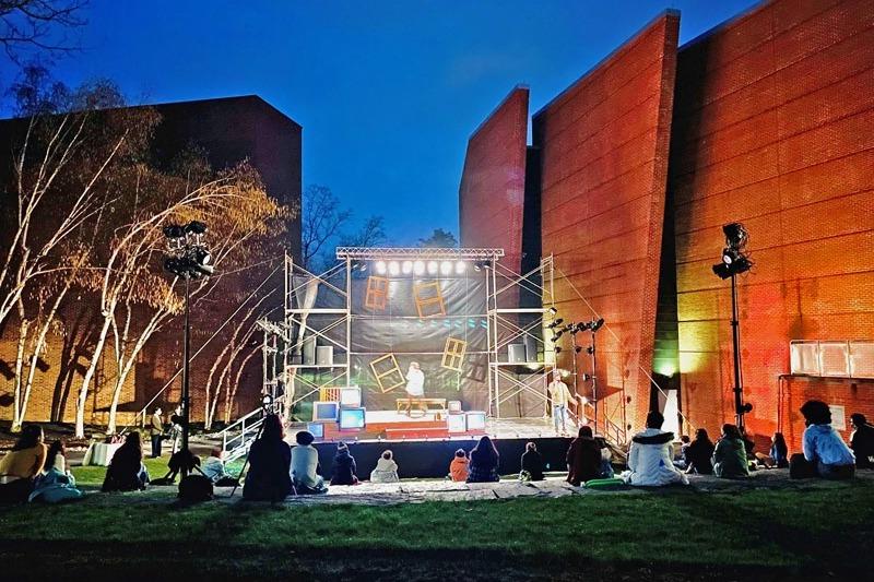 outdoor+theater+performance